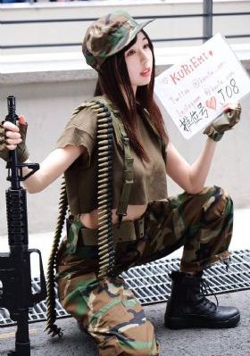 摸胸摸下面_4K全集在线观看